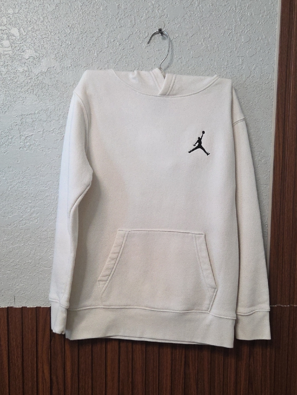 Jordan Cream Crewneck Sweatshirt with Black Jumpman Medium Kids Unisex